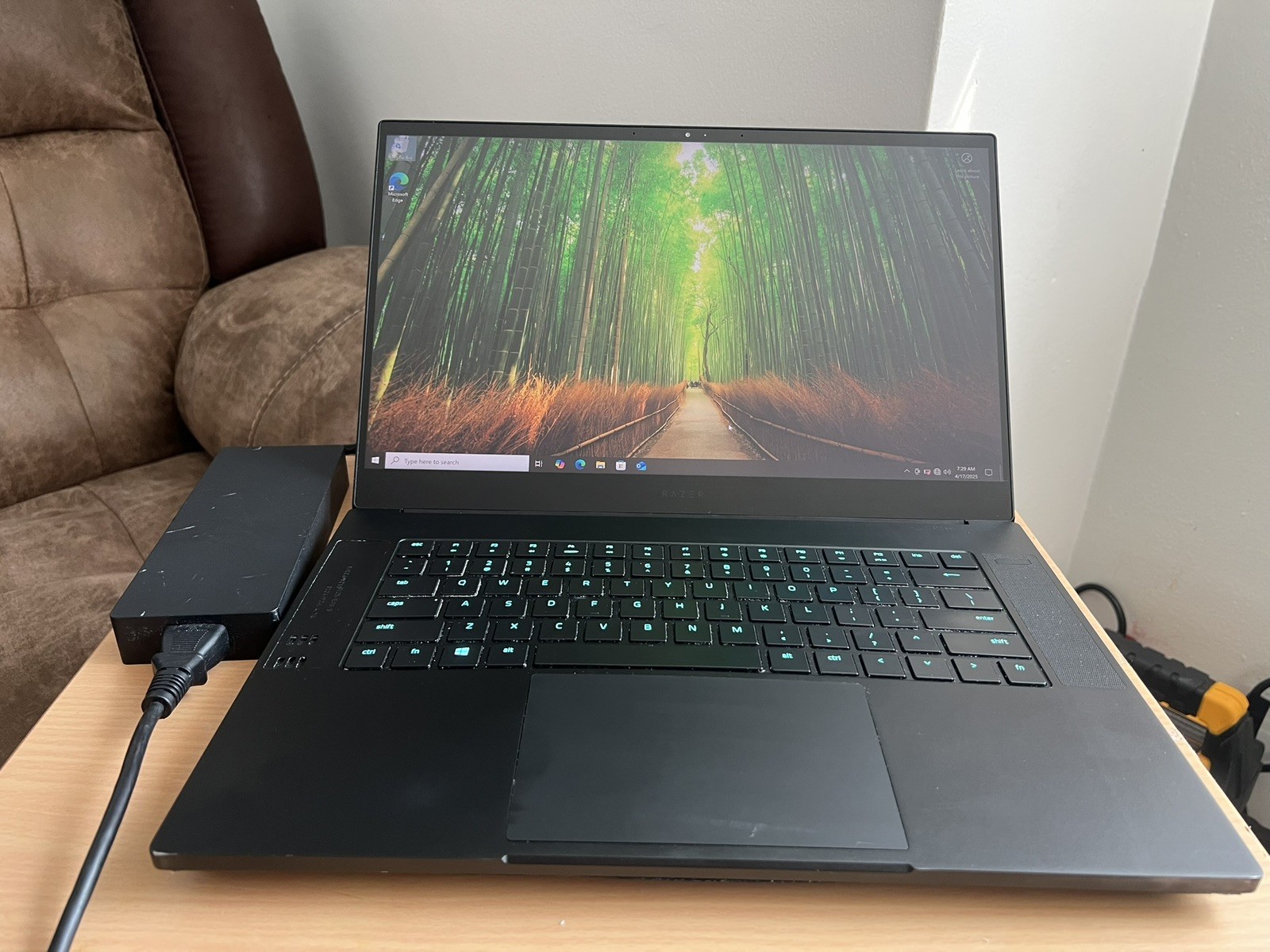 Razer Blade Advanced i7-8750H RTX (2070 Max Q, 1TB SSD, 32 GB Ram)