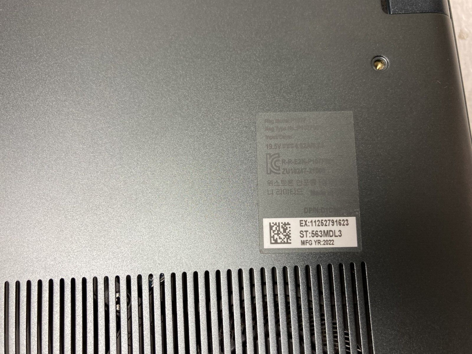 Dell Inspiron 16 7610 Intel Core i7-11800H @2.30GHz 8GB RAM NO SSD No Power READ