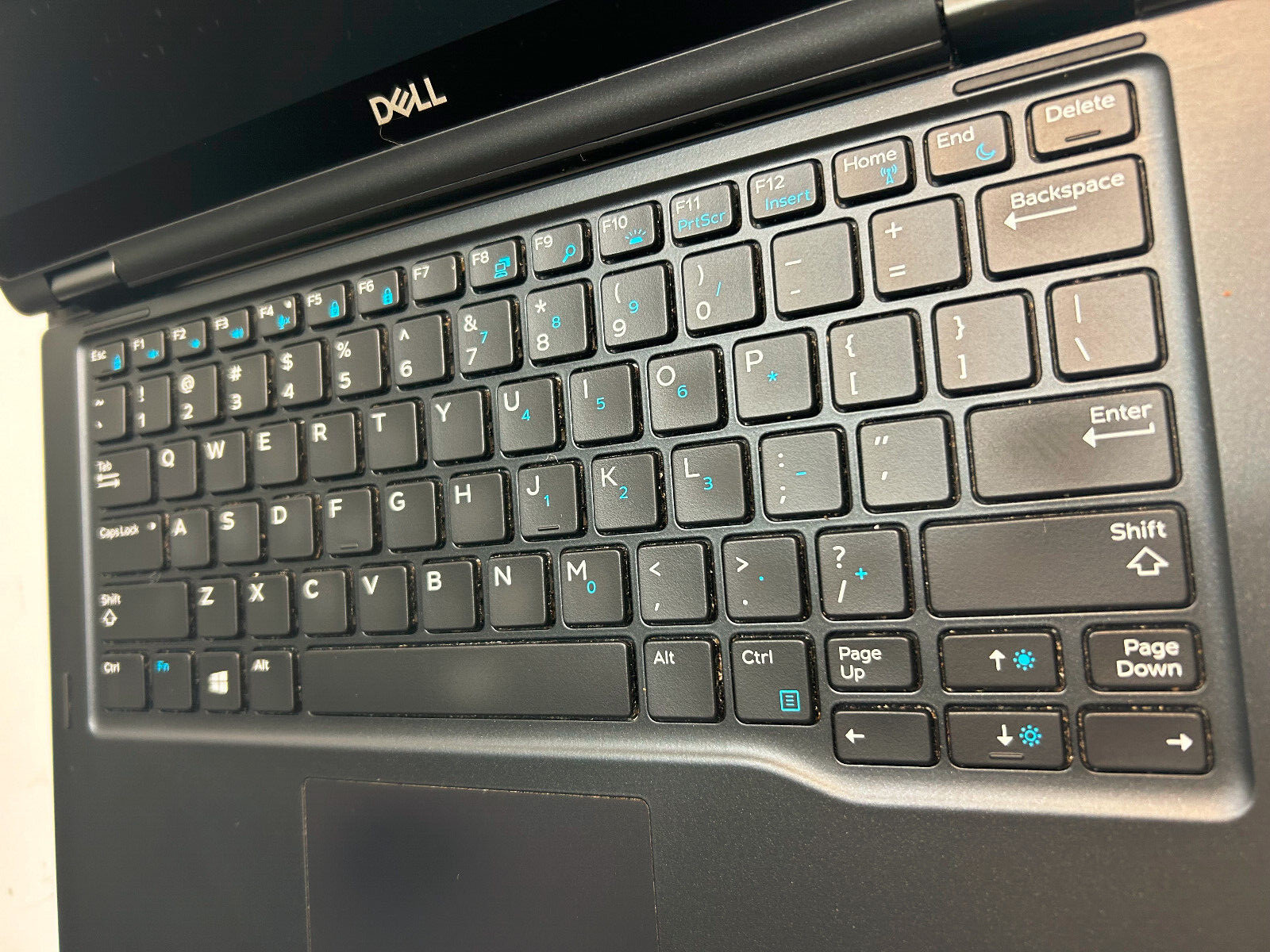 COMPLETE Dell Latitude 7390 2-in-1 – 13.3″ i7-8650U 1.9GHz 16GB 512GB MA15-47