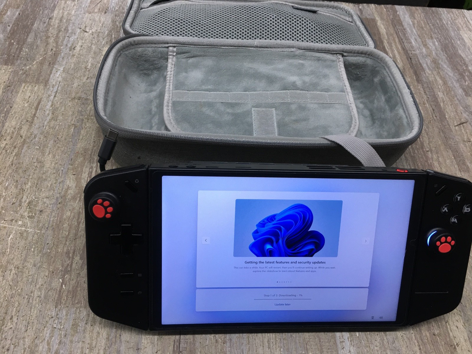 Lenovo Legion Go Handheld 8.8″ Z1 1TB 8APU1 VERY GOOD CONDITION.