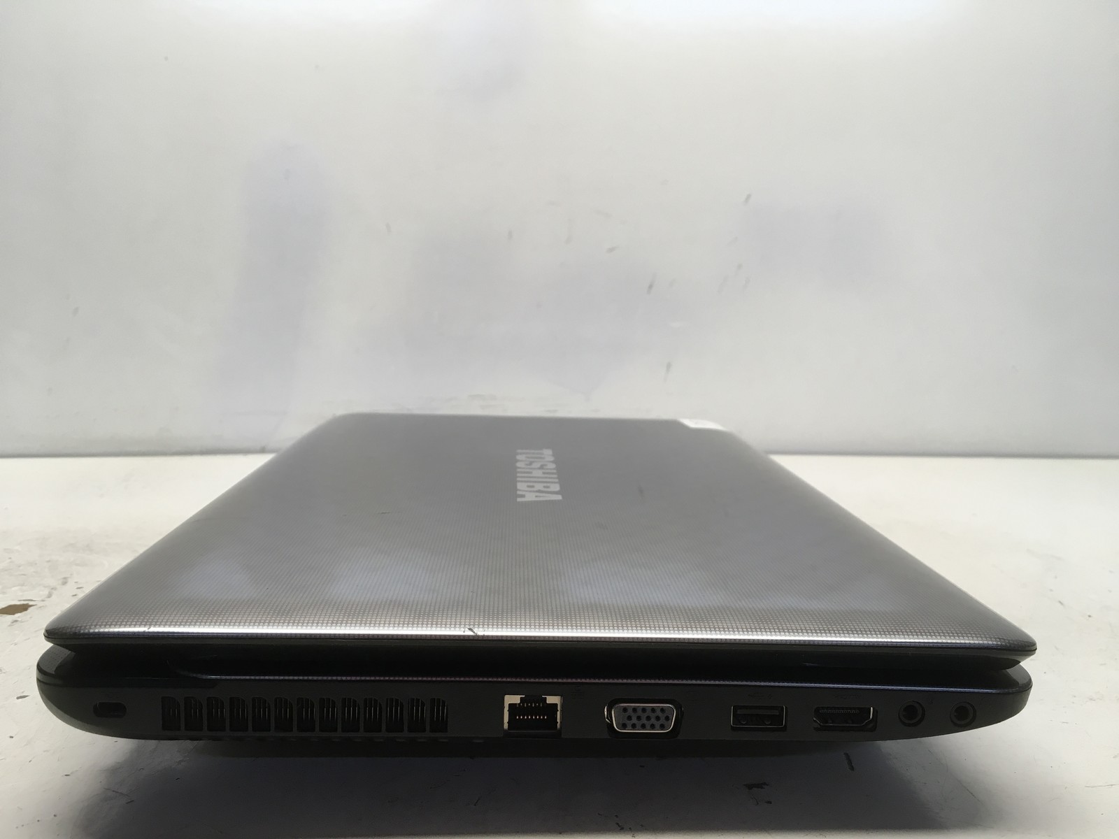 Toshiba Satellite L755-S5306 Intel i3-2330M 2.2GHz 4 GB NO HDD NO BATT