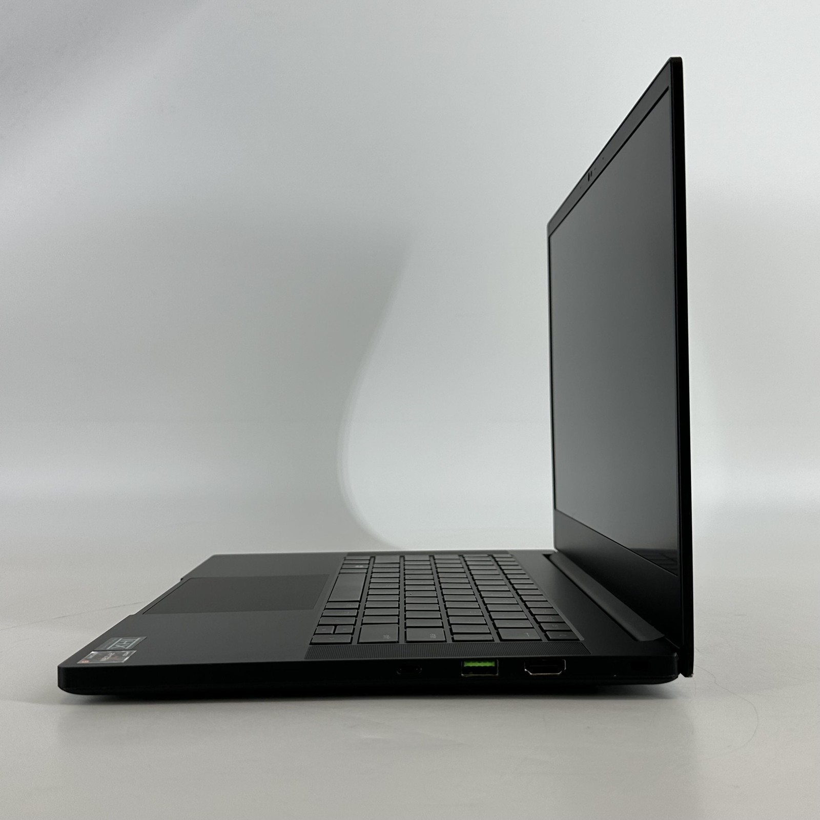 Razer Blade 14 2K 3.3 GHz Ryzen 9 5900HX 16GB 1TB SSD RTX 3070 – BAD DC PORT