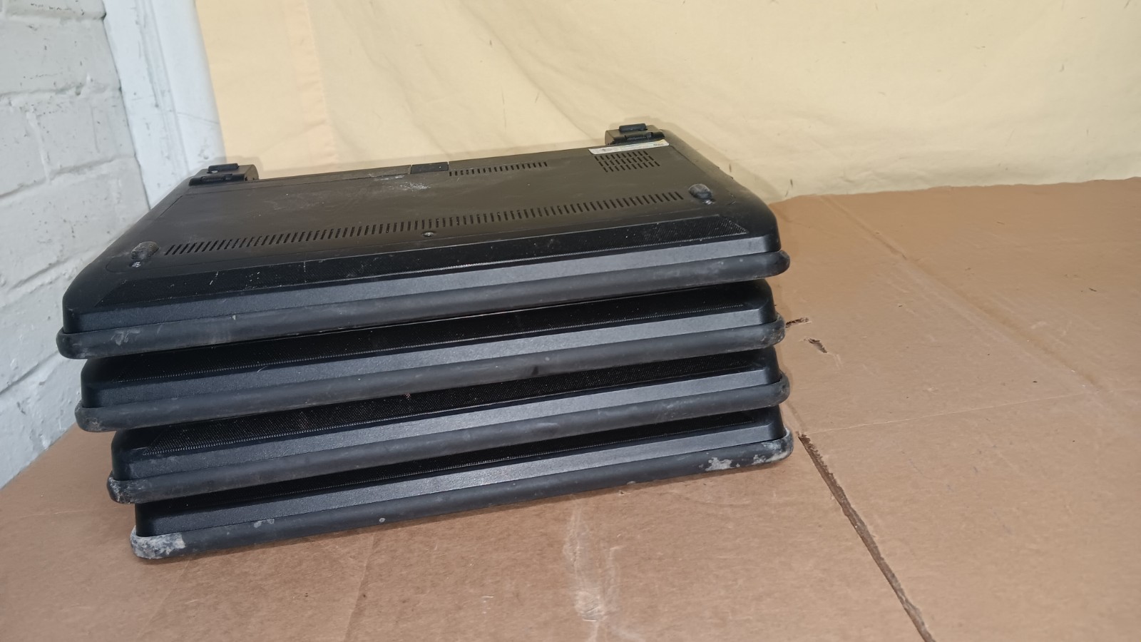 Lot of 4 Lenovo ThinkPad X131e 11.6″ Laptop AMD E2 1800 APU 11.6″ LCD Screen P/R