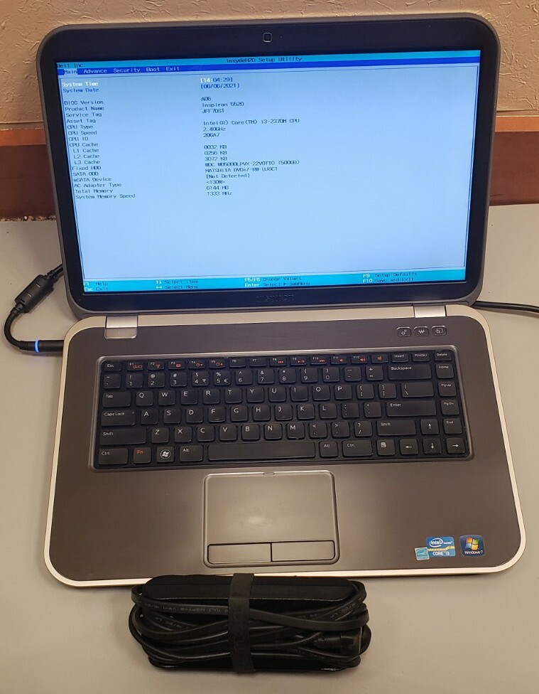 Dell Inspiron 5520 15.6″ Intel Core i3-2370M 6GB RAM 500GB HDD WEBCAM BLUETOOTH