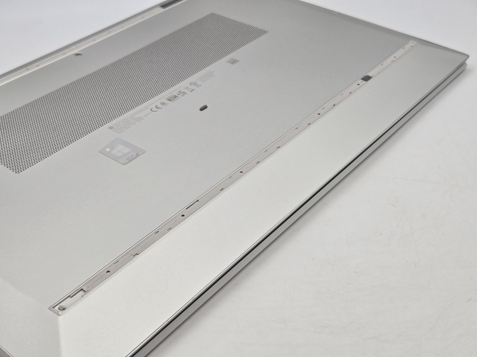 HP EliteBook 855 G8 15″ FHD Touch RYZEN 7 PRO 5850U 512GB 16GB W11P Webcam