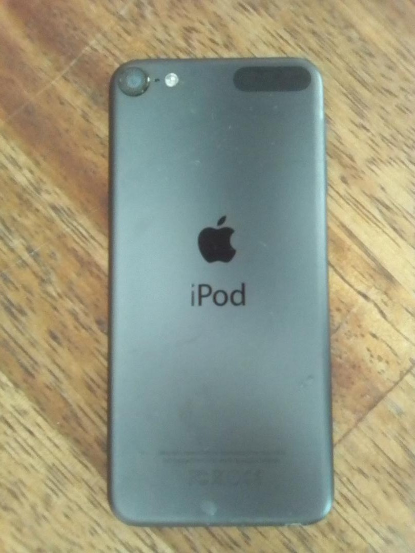 Apple iPod 6th Generation 128 GB + Dell Inspiron 15 DC15255 AMD Ryzen 3 Laptop