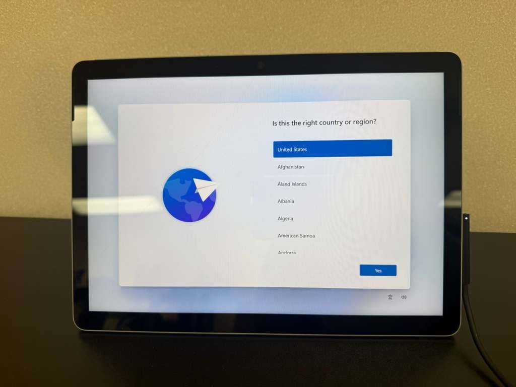 Microsoft Surface Go 2 10.5″ Touch Core m3-8100Y 8GB RAM 128GB SSD Win 11 Pro