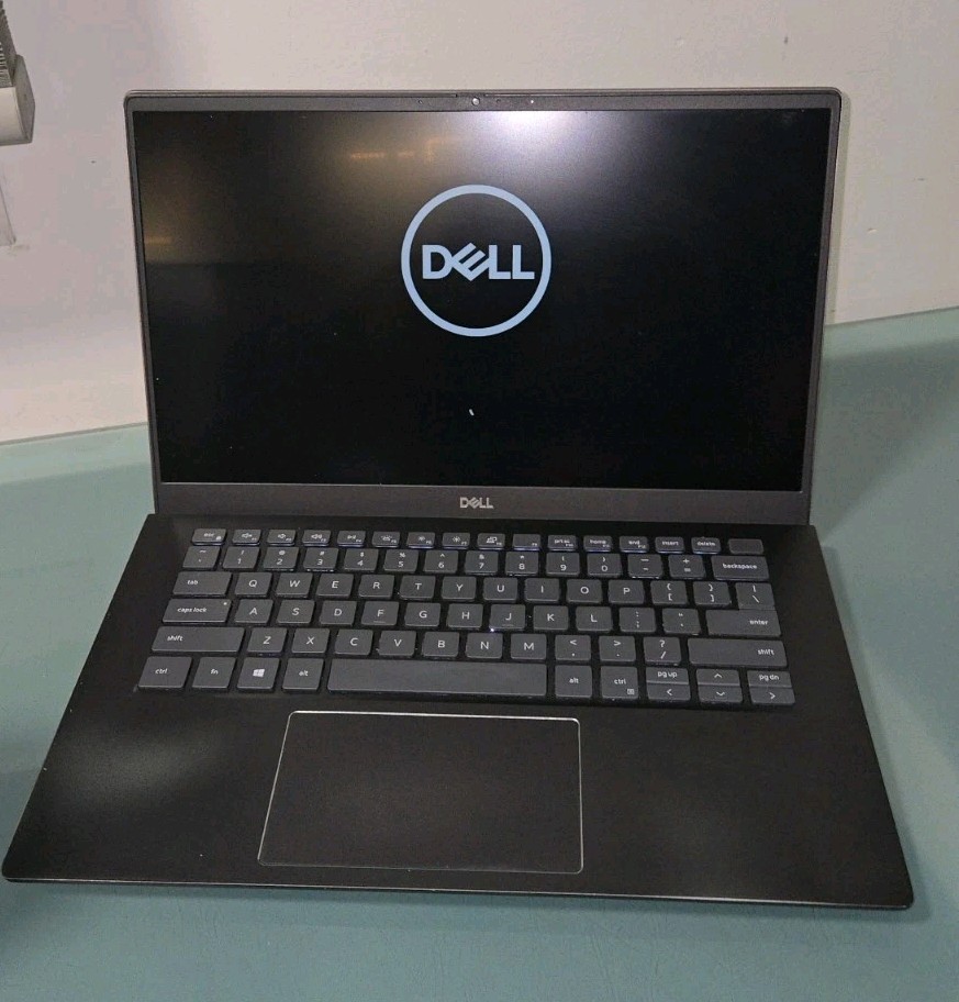 **AS-IS**Dell Vostro 5402 14″ core i7 11th gen 8GB RAM /256G. SSD /WIN11 READ