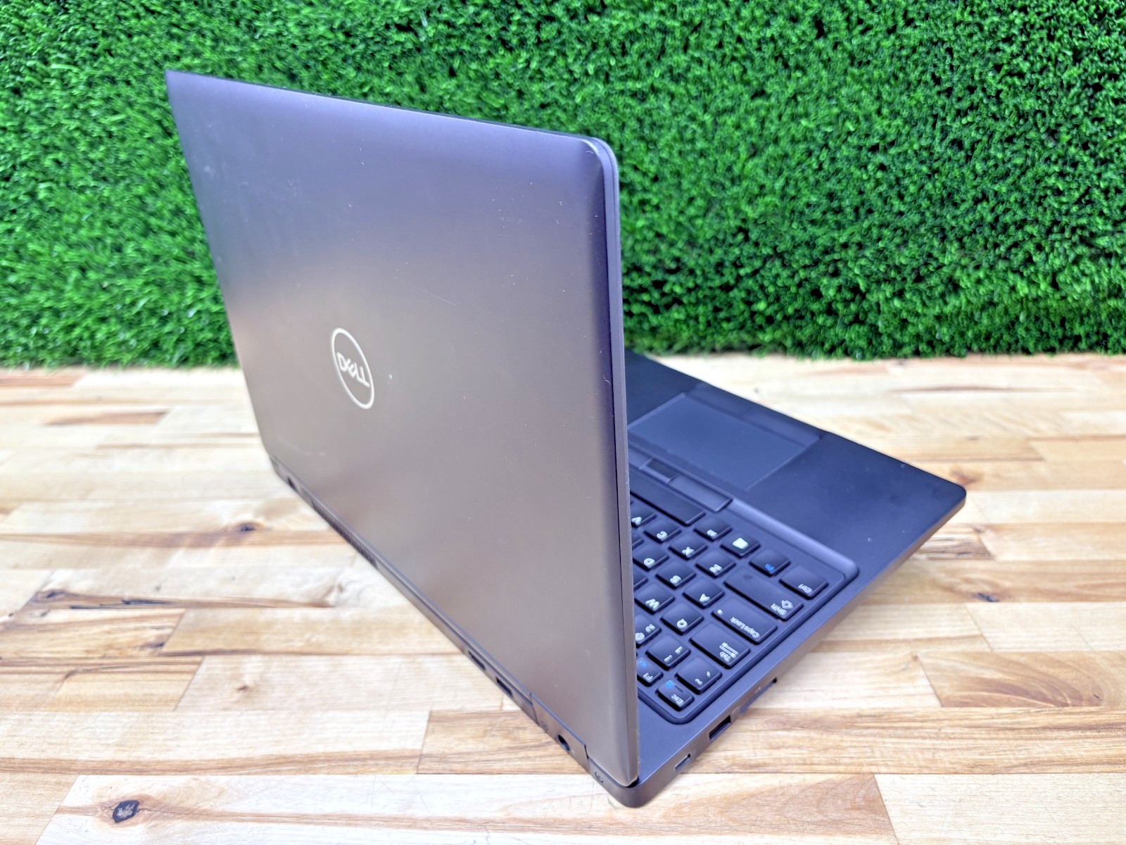 Dell Latitude 5590 Intel i5-8th Gen 1.60GHz 16GB RAM 256GB SSD Windows 11 Pro*