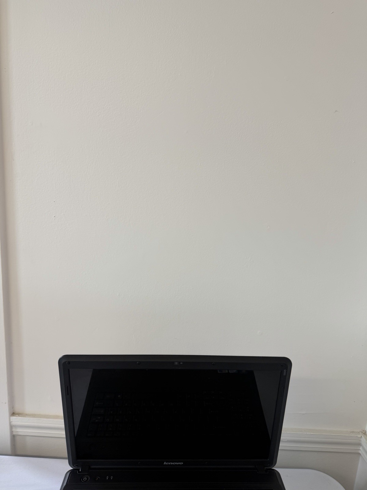 Lenovo G550-2958 Laptop – Good Screen – Intel Pentium T4500 – RAM 4 GB- Read Des