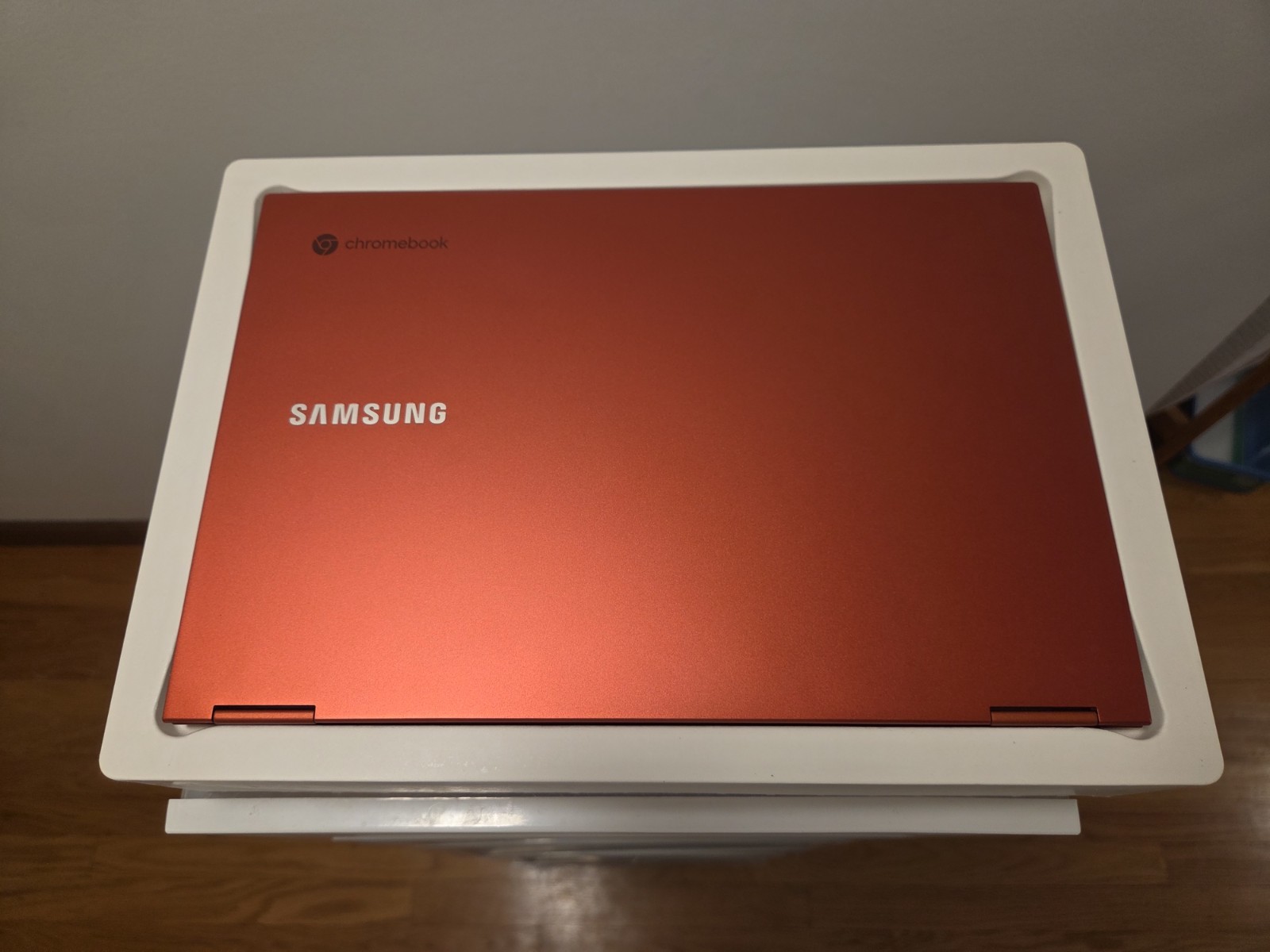 Samsung Galaxy 13.3″ 4K Chromebook Intel Core I5, 8GB RAM, 256GB SSD, Fiesta Red
