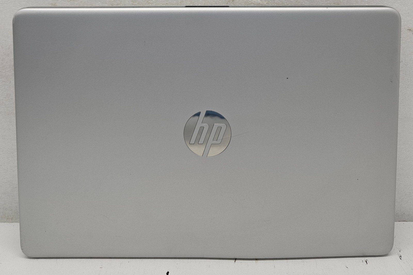 HP 15-EF1082NR 15.6″ Laptop AMD RYZEN 3 3250U 8GB Ram NO HD/OS Bad Screen (FL)