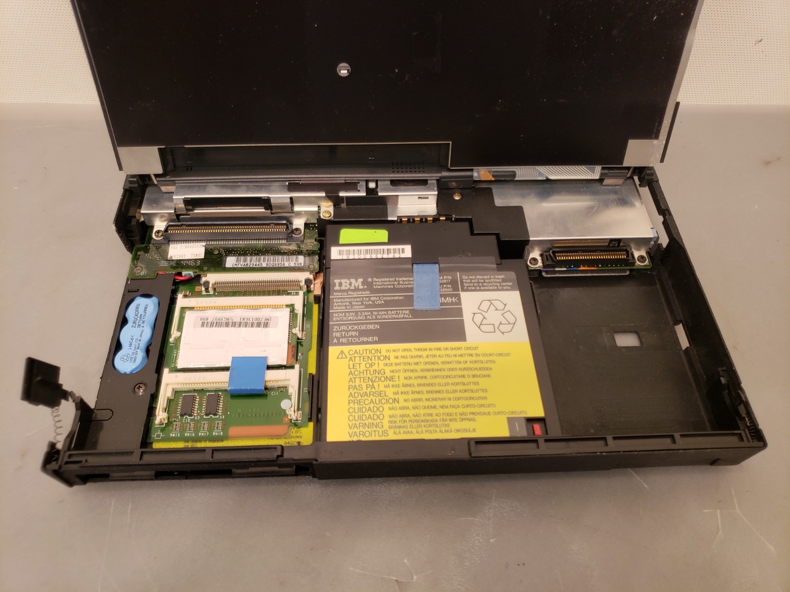 Vintage IBM Thinkpad 755C Intel 486-DX4 Laptop 9545-LOG for Project or Parts