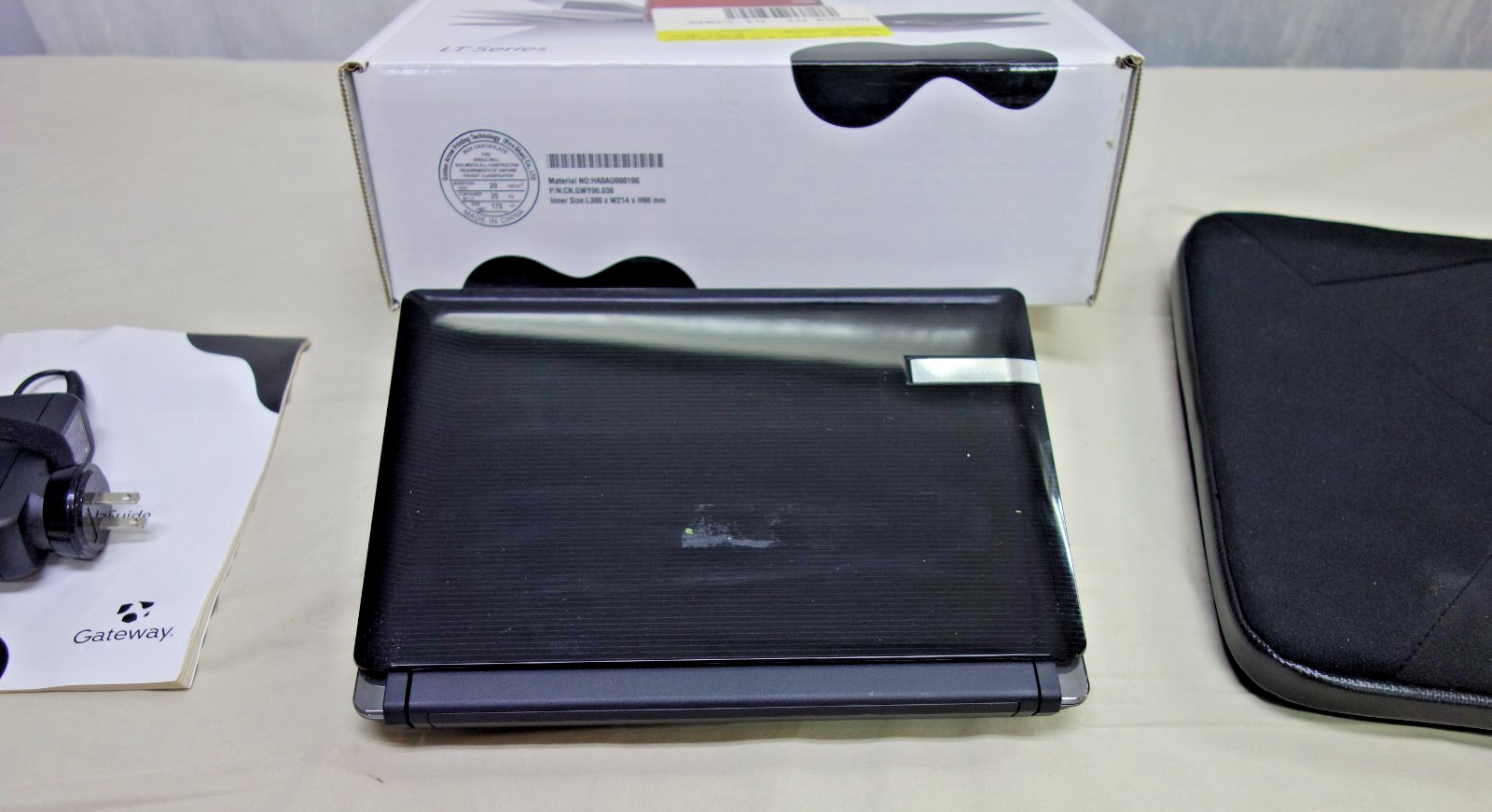 Gateway LT2104u NAV50 Netbook 10.1″ Intel Atom 1GB RAM 250G Box Manual Case Win7