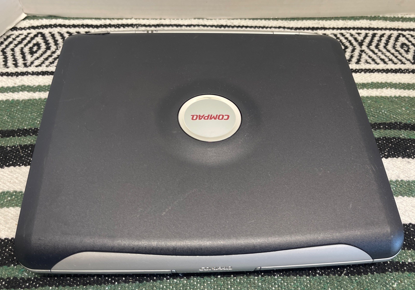 COMPAQ PRESARIO 700 14,1″ AMD DURON 900 MHz For Parts NO HDD/Ram Covers Missing