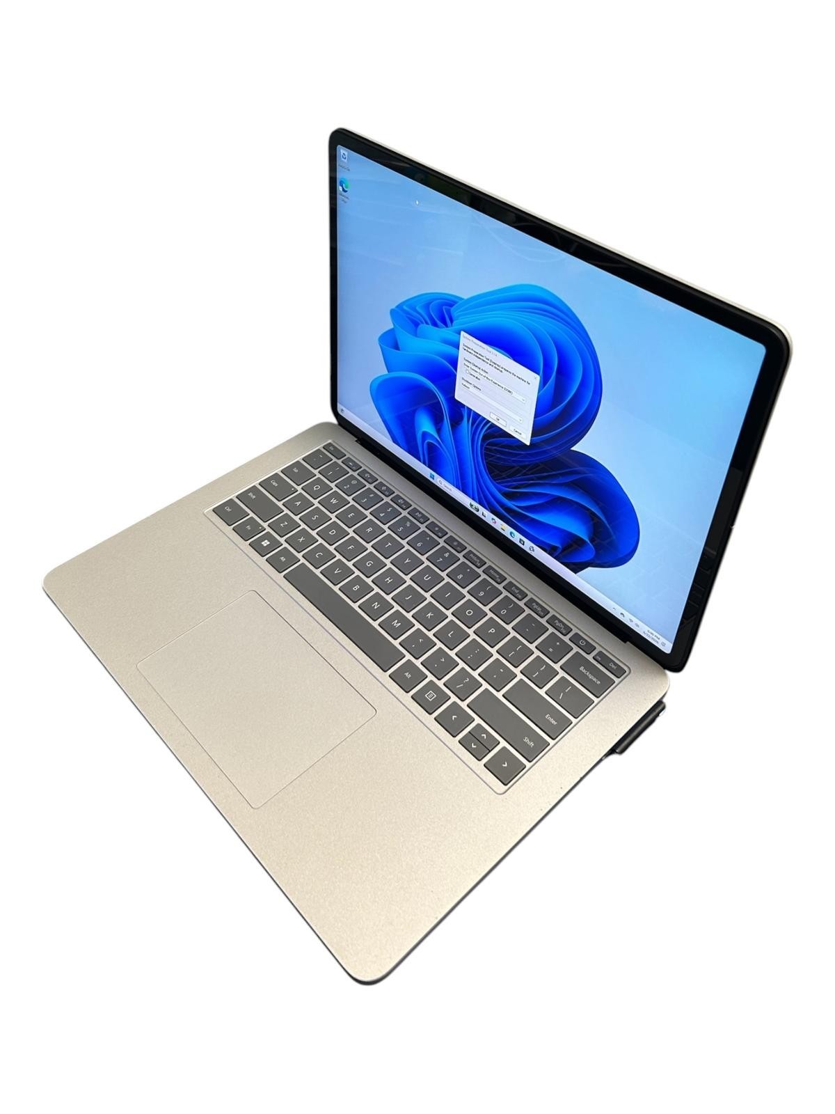 Surface Laptop Studio 14.4″ i7 16GB 512GB RTX 3050 Ti – MUST READ