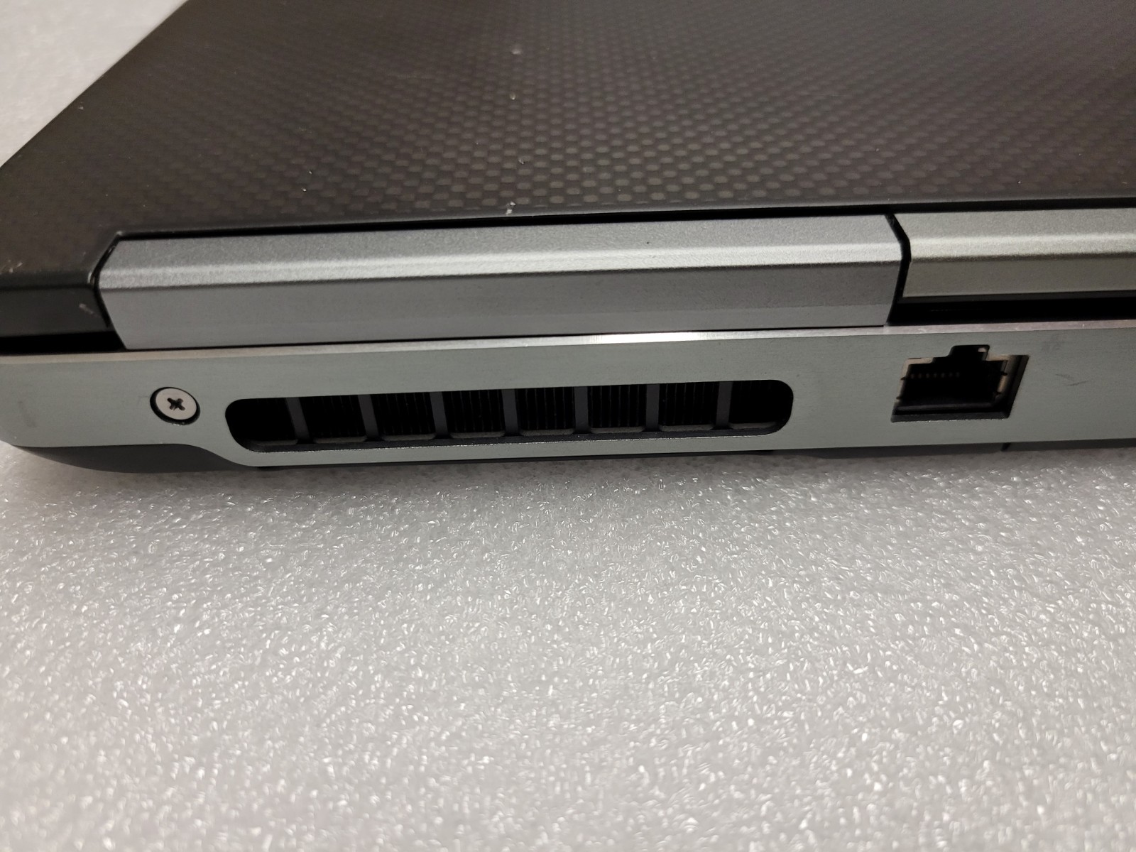 Dell precision 7520 i7-7820HQ NO RAM NO HDD NO CHARGER