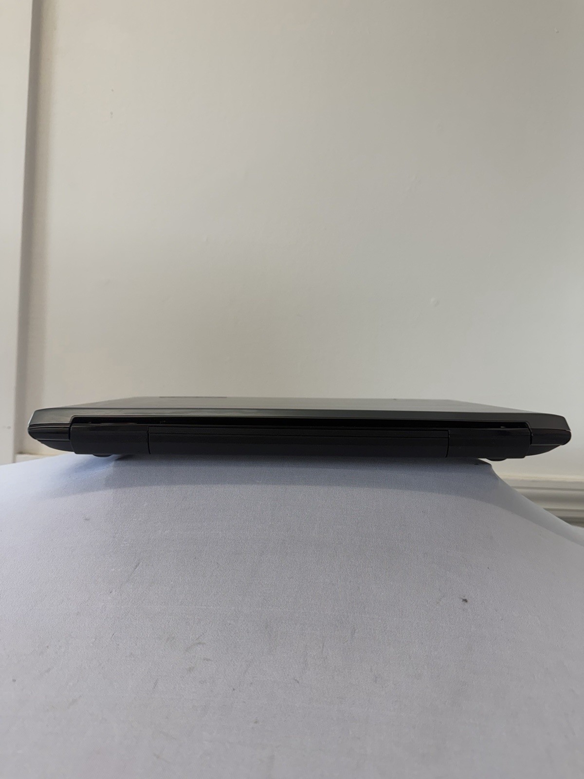 Lenovo V570 Laptop – Good Screen – Intel i5-2450M – RAM 6 GB – Read Des
