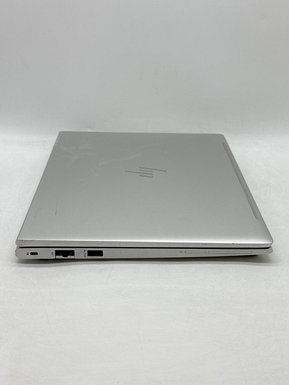 HP EliteBook 640 G10 14.0″ Touch Core i5-1335U 256GB SSD 8GB RAM – Screen Marks