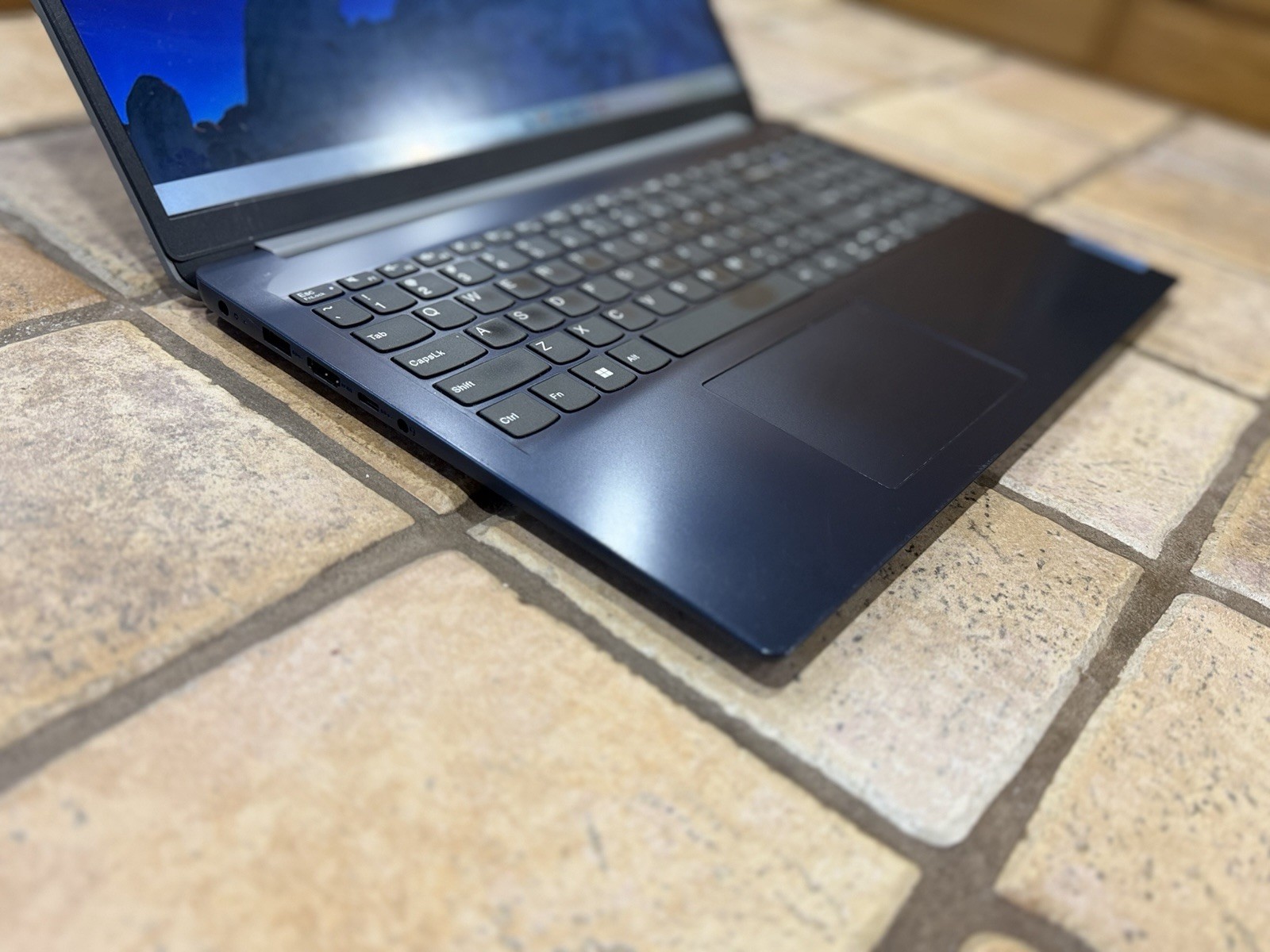 Lenovo Ideapad 1 15AMN7 15.6″ Ryzen 3 7320U 2.4GHz 8GB RAM 256GB SSD W11 Home