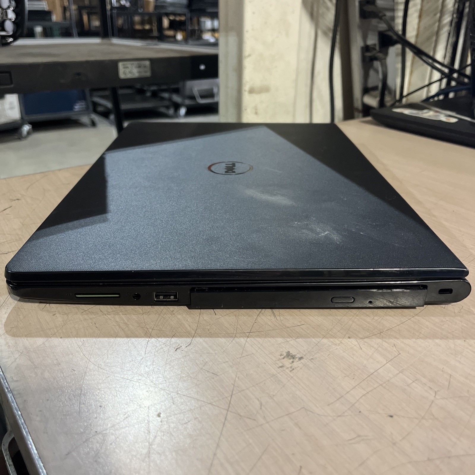 DELL INSPIRON 15 3565 AMD RADEON R4 4GB RAM NO HD