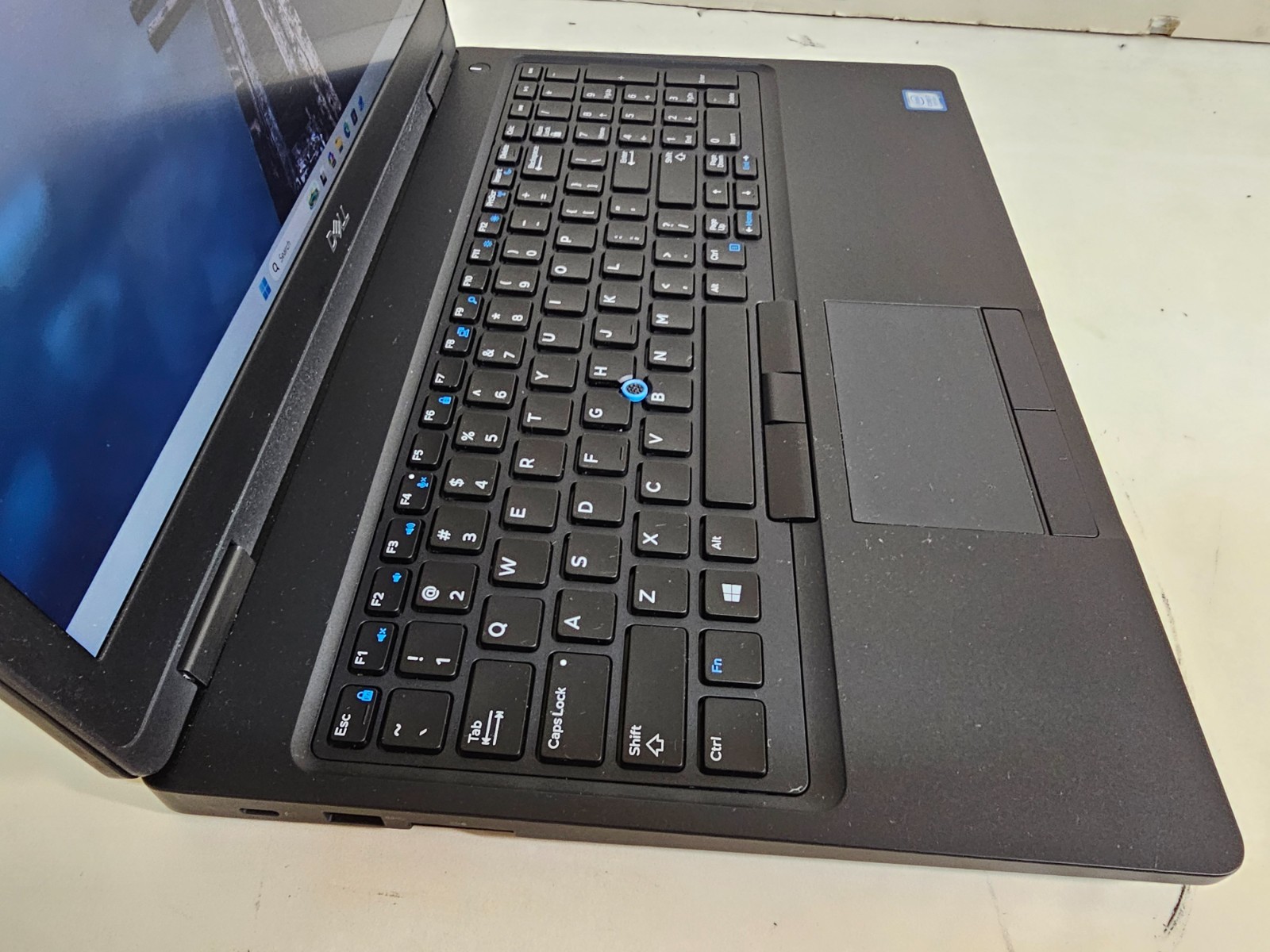 Dell Precision 3530 Laptop – 2.6 GHz i7-8850H 16GB 256GB SSD Webcam 15.6″ – SP2