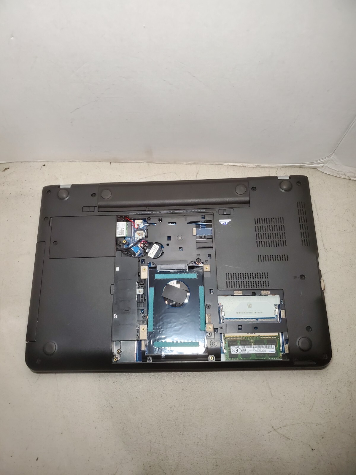Lenovo ThinkPad E560 15.6″ i7-6500u 8GB RAM No HDD/SSD/OS! BAD LCD! #69