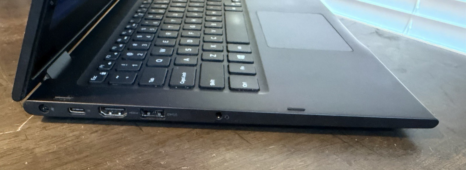DELL LATITUDE 3390 2 IN 1 CORE I5-8250U 8GB RAM 256GB M.2 SATA 13.3 TOUCH WIN11