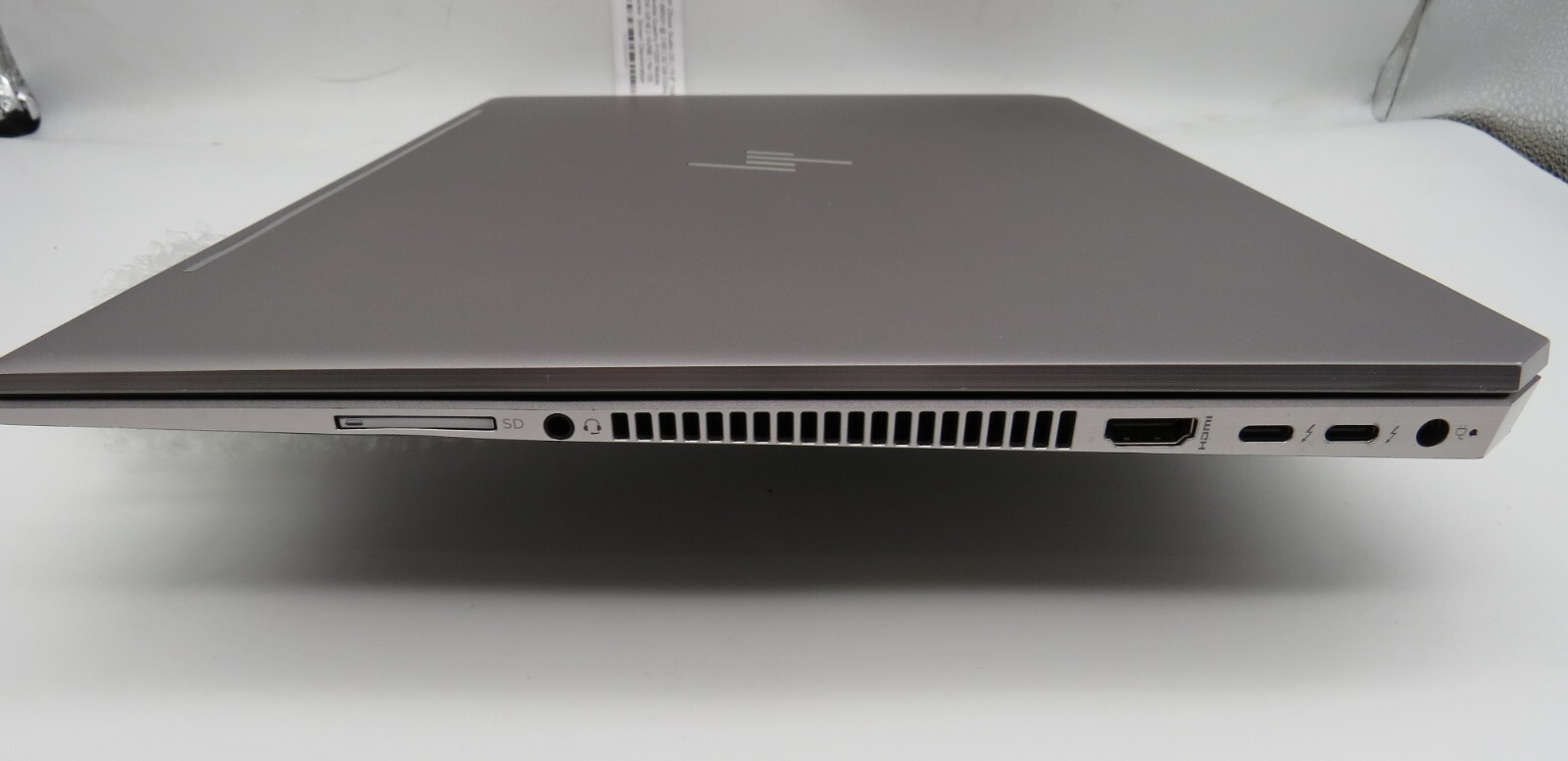 HP ZBook Studio G5-15.6″-i7-8850H@2.60GHz-32GB RAM-256GB M.2 NVME-NO OS *READ*