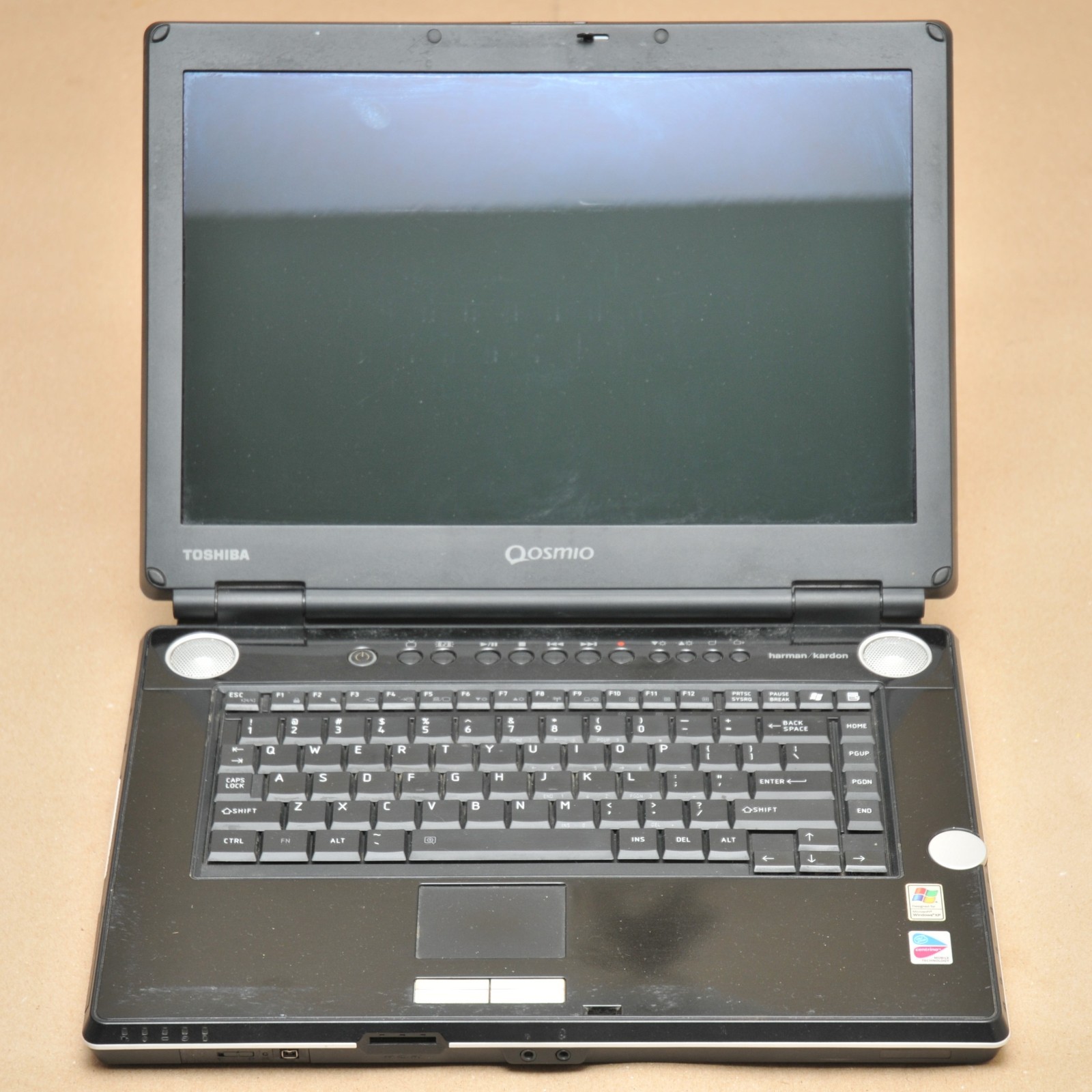 Toshiba Qosmio F25-AV205 Pentium M GeForce 6600 Go 64GB SSD 1GB RAM NO OS
