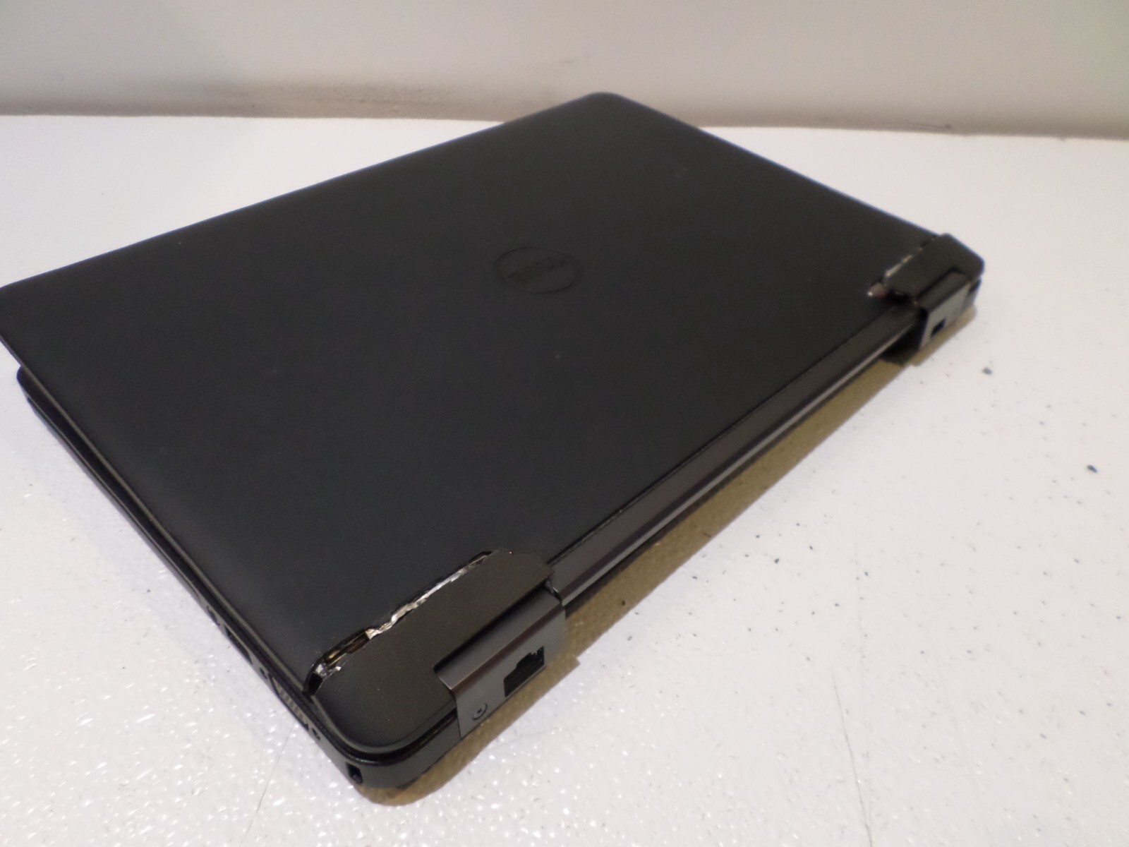 Dell Latitude E5440 Laptop – Intel Core i3 4th Gen, No HDD, No RAM – DAMAGED