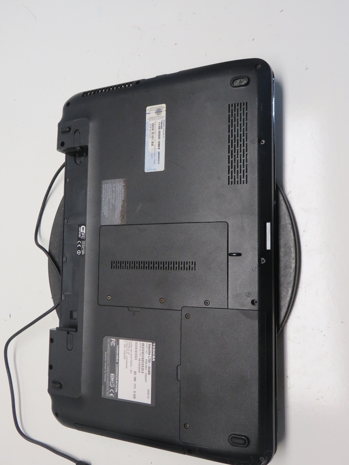 Toshiba Satellite L755-S5306 Intel i3-2330M 2.2 GHz 4 GB NO HDD No Batt