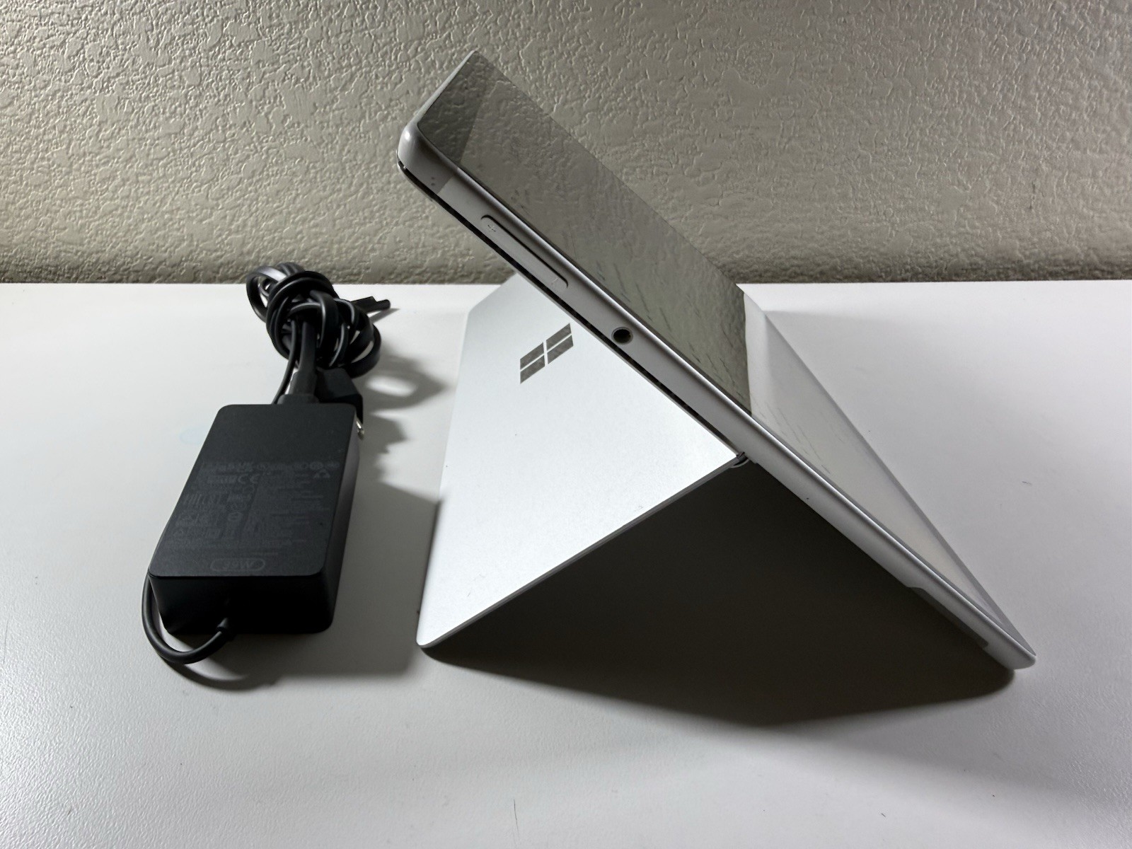Microsoft Surface Pro 8 (1982) i5-1145G7 – 16GB RAM – 256GB 120Hz – Win 11 Pro