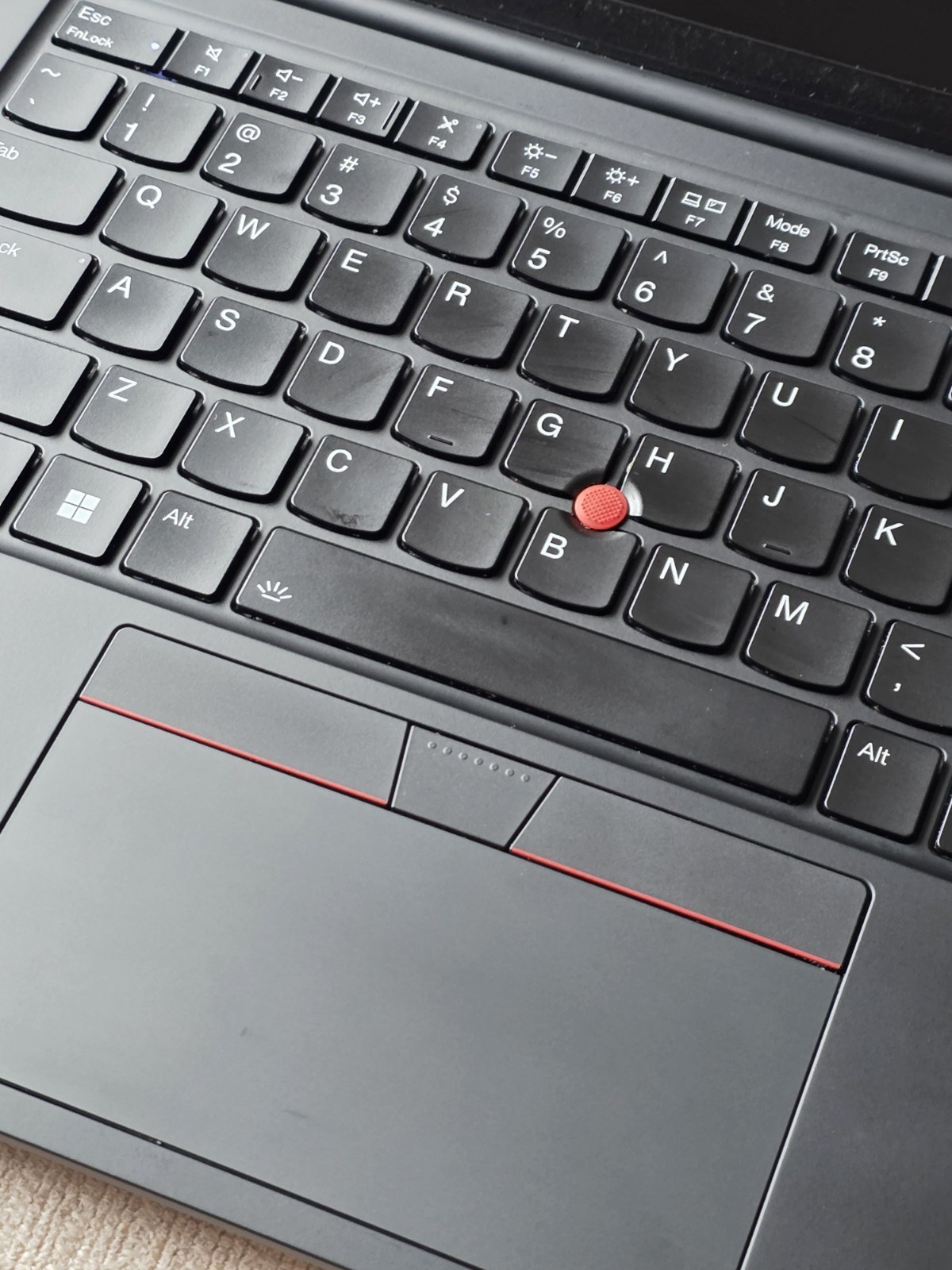Lenovo ThinkPad X1 Carbon Gen 12, 14″ Core Ultra 7 165H 32GB RAM 2029 Wty, Read