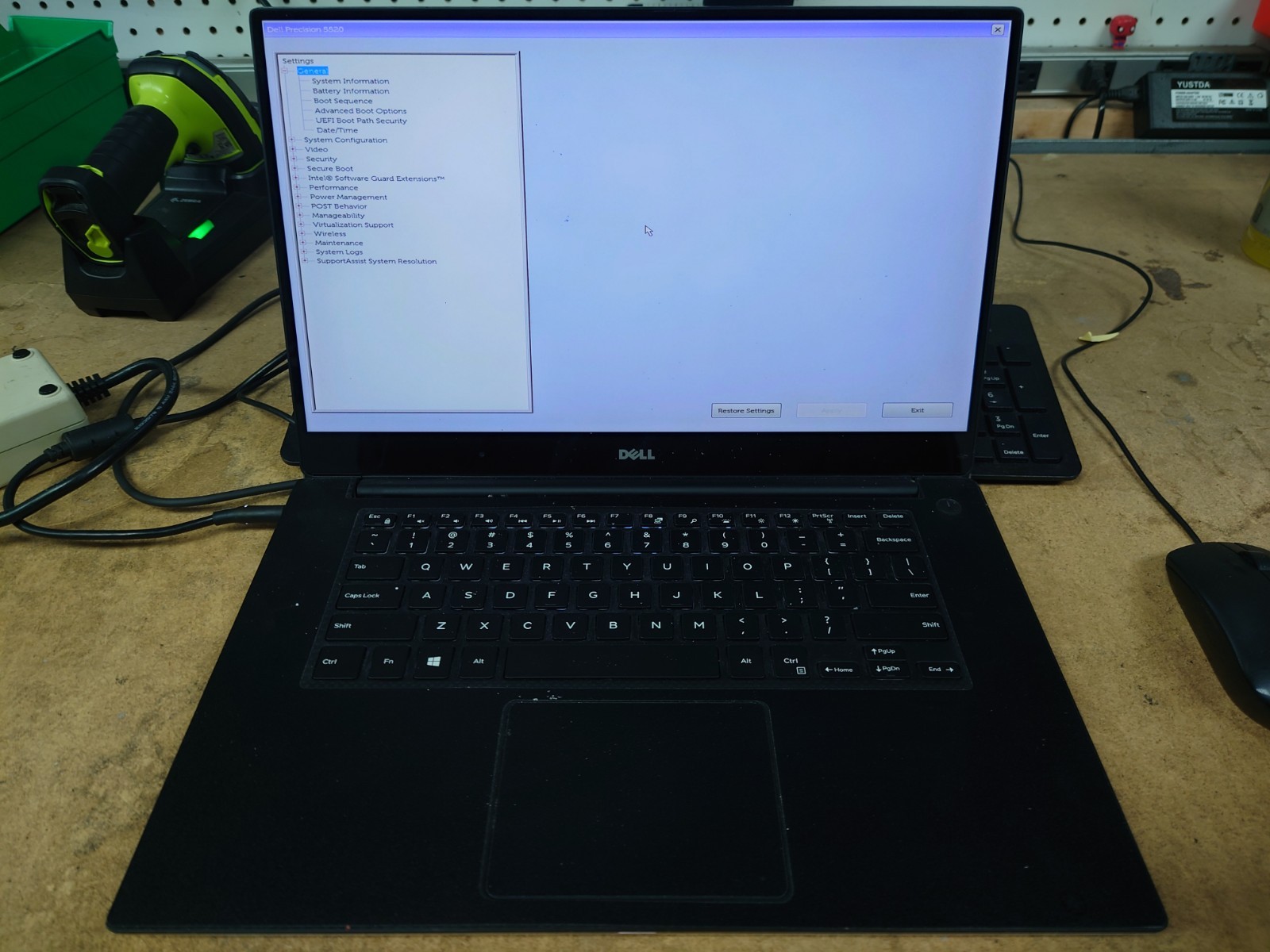 Dell Precision 5520 15.6″ UHD Touch i7-7700HQ 16GB RAM Quadro M1200 No OS/SSD