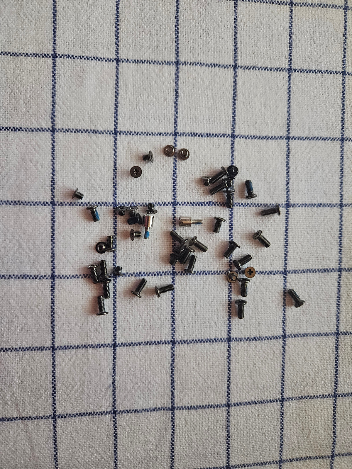 Terra Mobile 6000 Screws