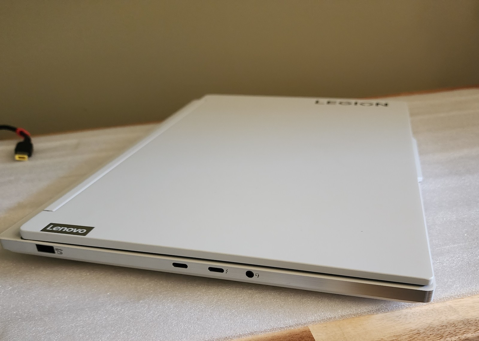 *MINT* Lenovo Legion 7 16IRX9 16″ i7-14700HX 16GB 1TB SSD RTX 4060 Laptop