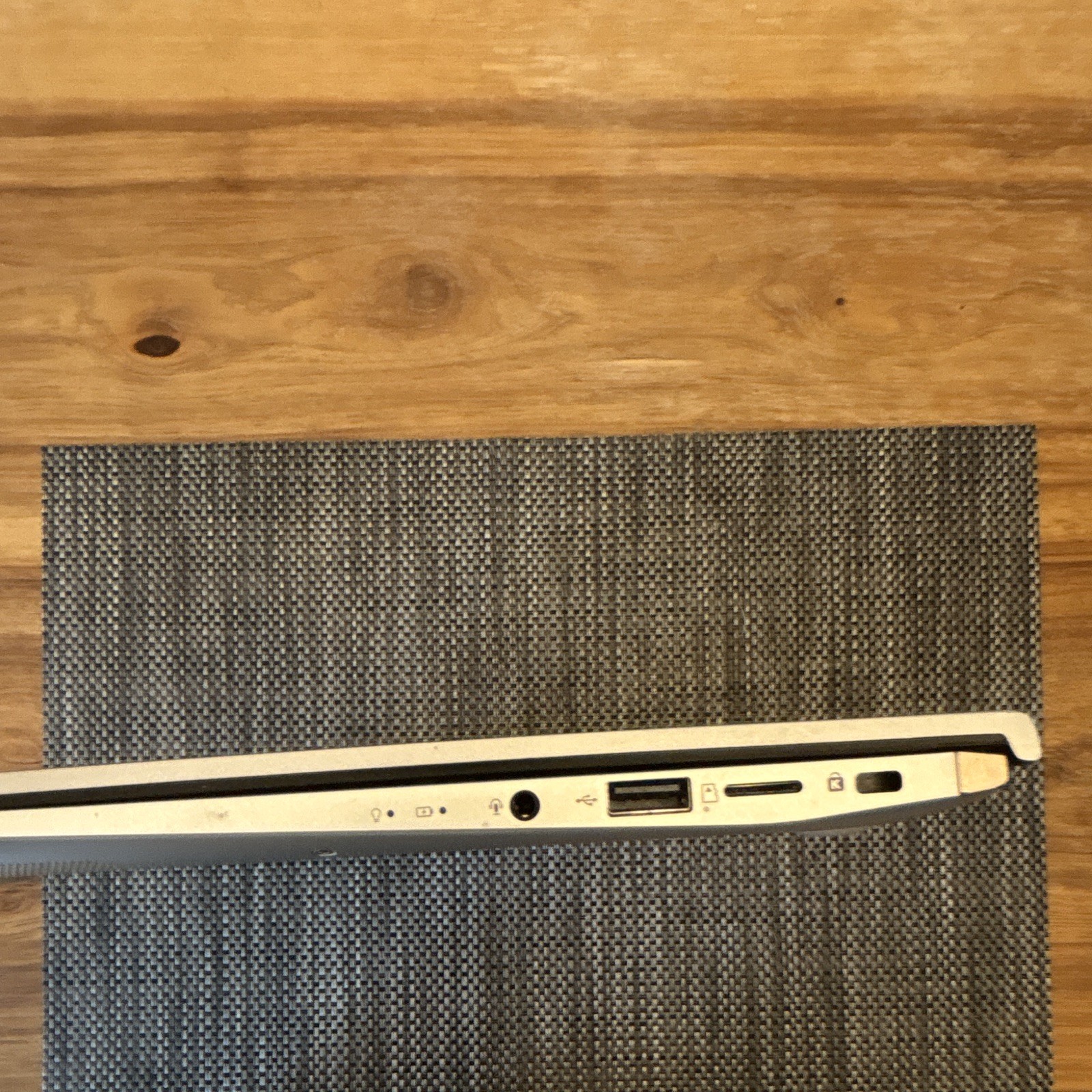 ASUS ZenBook 14 UX425JA 14” i7-10810U 32GB RAM 512GB SSD Windows 10 Laptop（02）