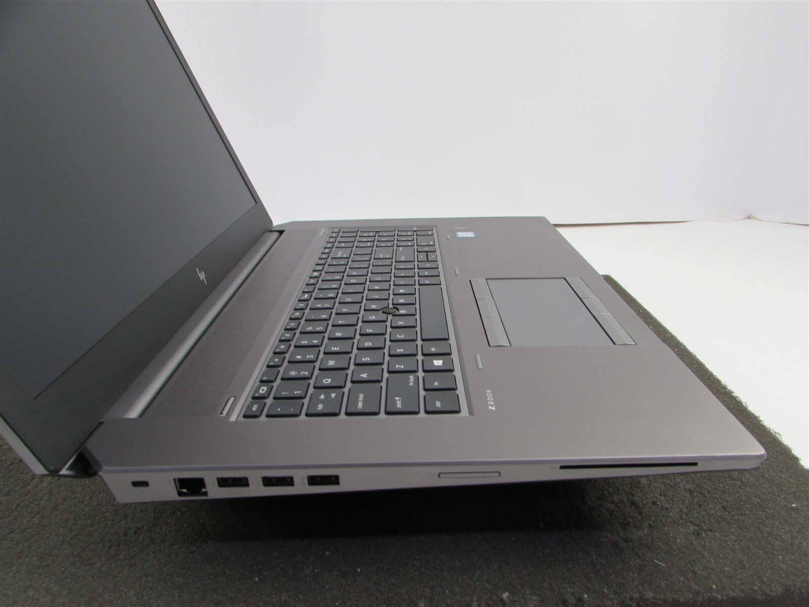 HP ZBOOK 17 (G6) 17.3″ FHD CORE I7-9850H 512GB SSD 32GB RAM RTX 4000 NO O.S