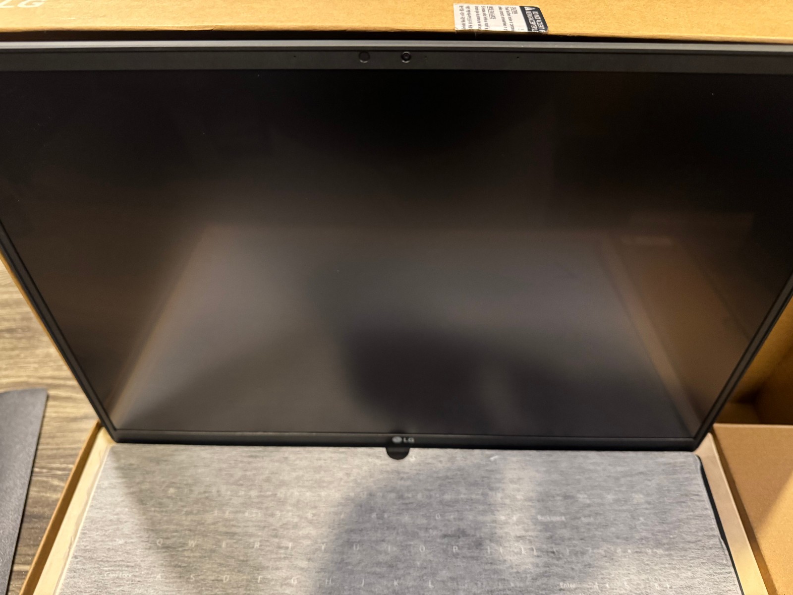 LG Gram 17″ Intel® Core™ Ultra 7, 32GB RAM, 2TB (2x1TB) SSD, 17Z90TL-H.AUB7U1