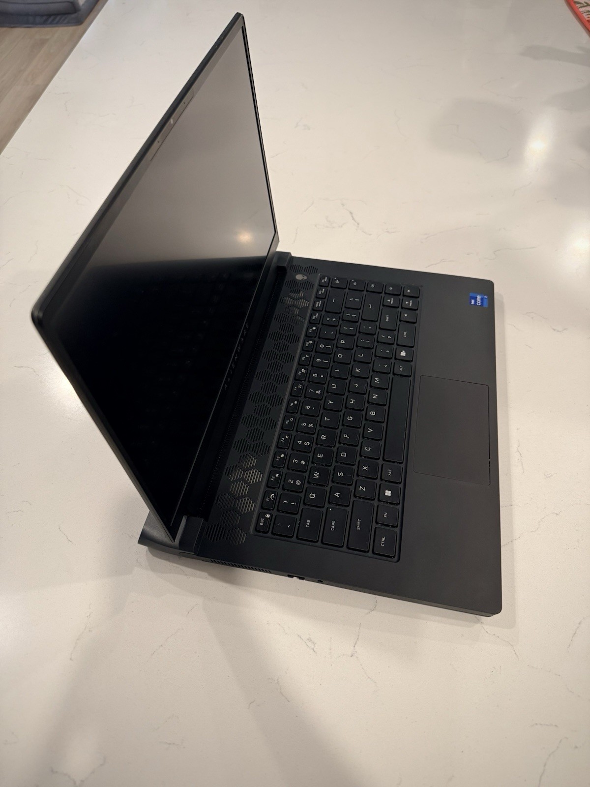 Alienware Gaming Laptop M15 R7 15.6″ QHD, i7-12700H, RTX 3060, 240Hz, 16GB RAM