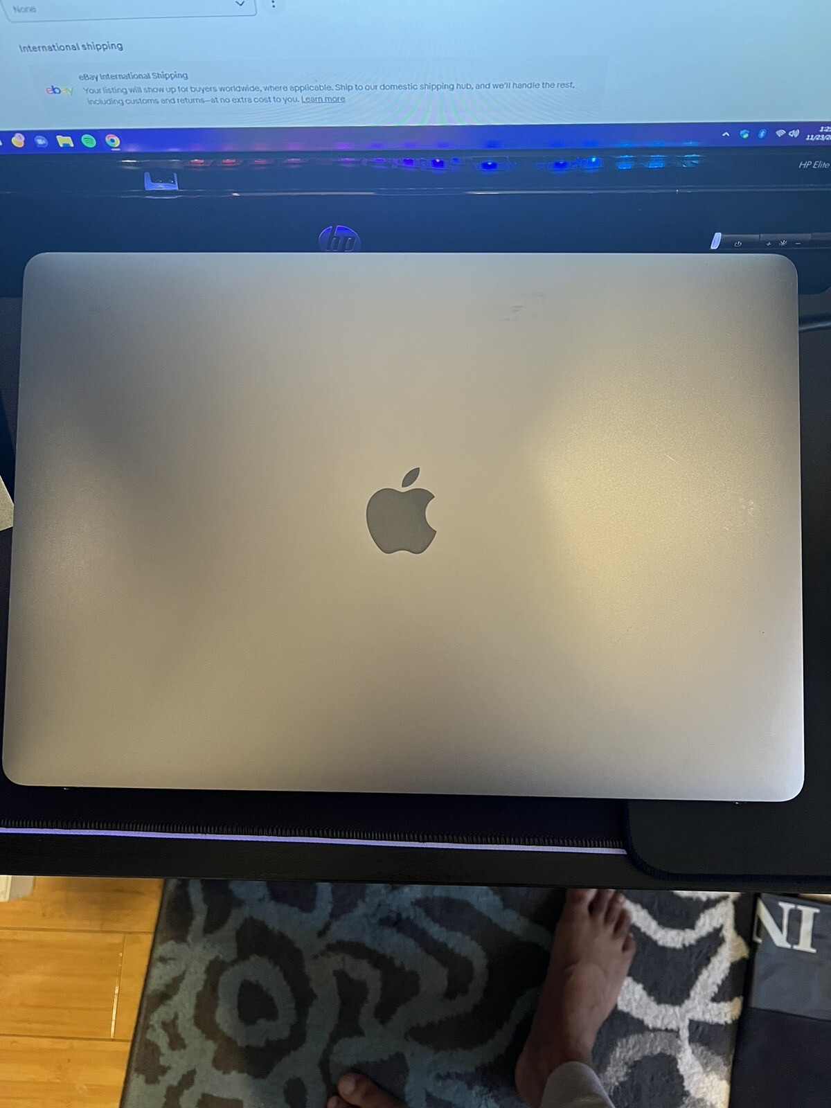 A1990 SPACE GRAY OEM LCD USED GRADE B PLEASE SEE PICTURE BEFORE BUYING