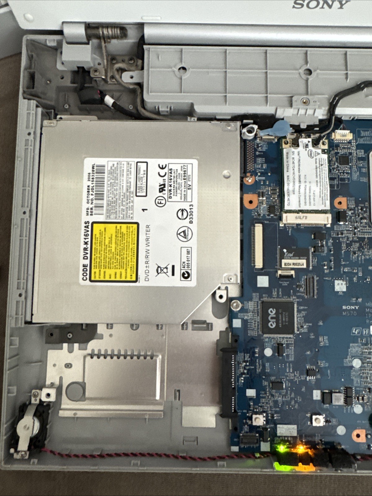 Sony Vaio VGN-N130G Core Duo @ 1.6GHz 1GB RAM, NO HD – PARTS!