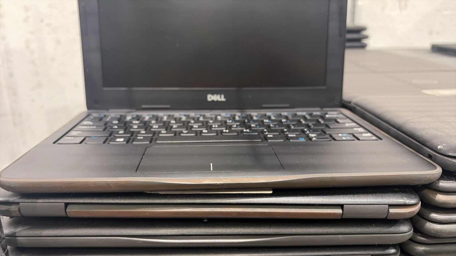 Lot of 10 Dell Latitude 3190 N4100 , 4GB RAM, 64GB eMMC, **READ**