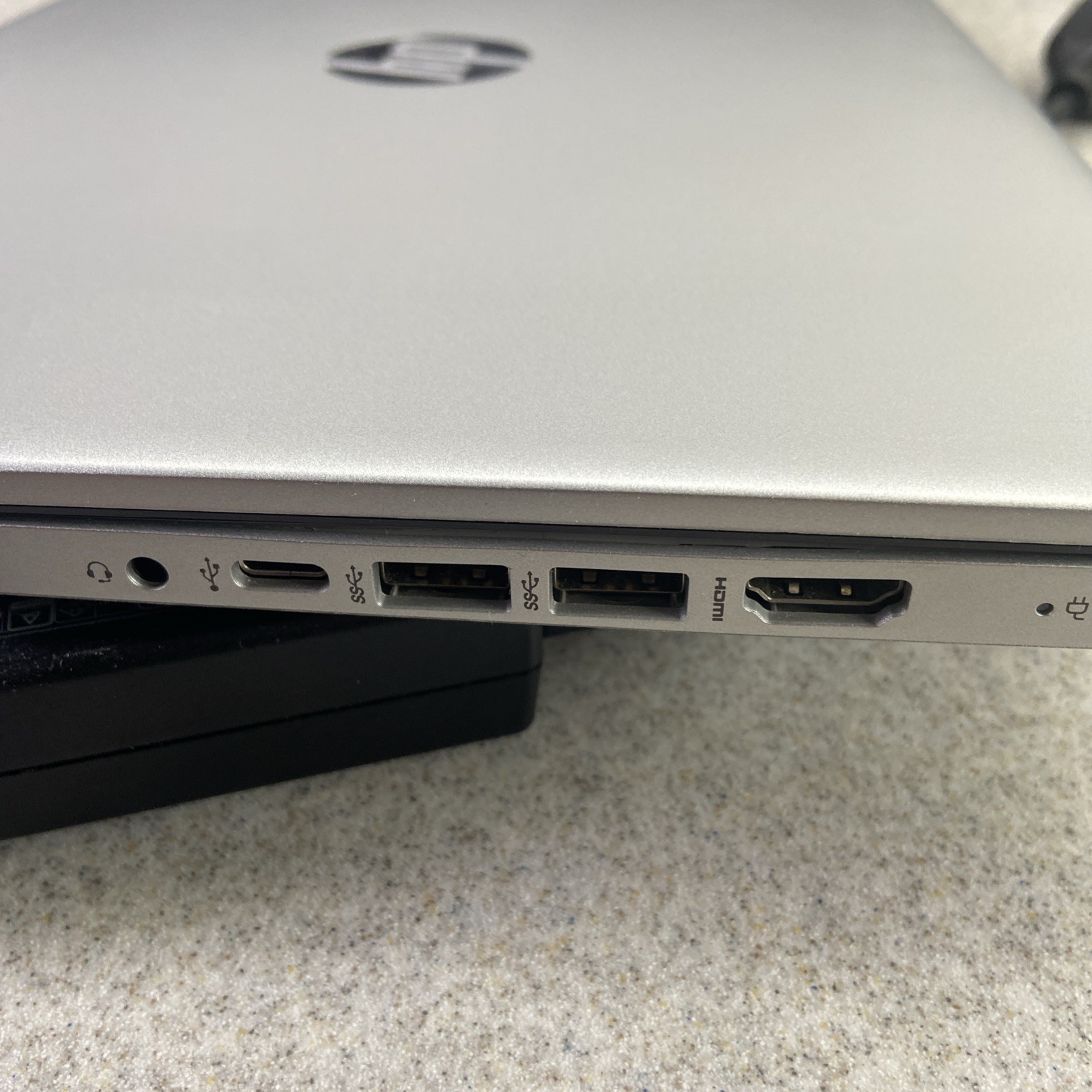 HP 14-fq0110wm HP 14″ FHD AMD Ryzen 3 3250U 2.6GHz AMD Radeon Graphics 4GB RAM