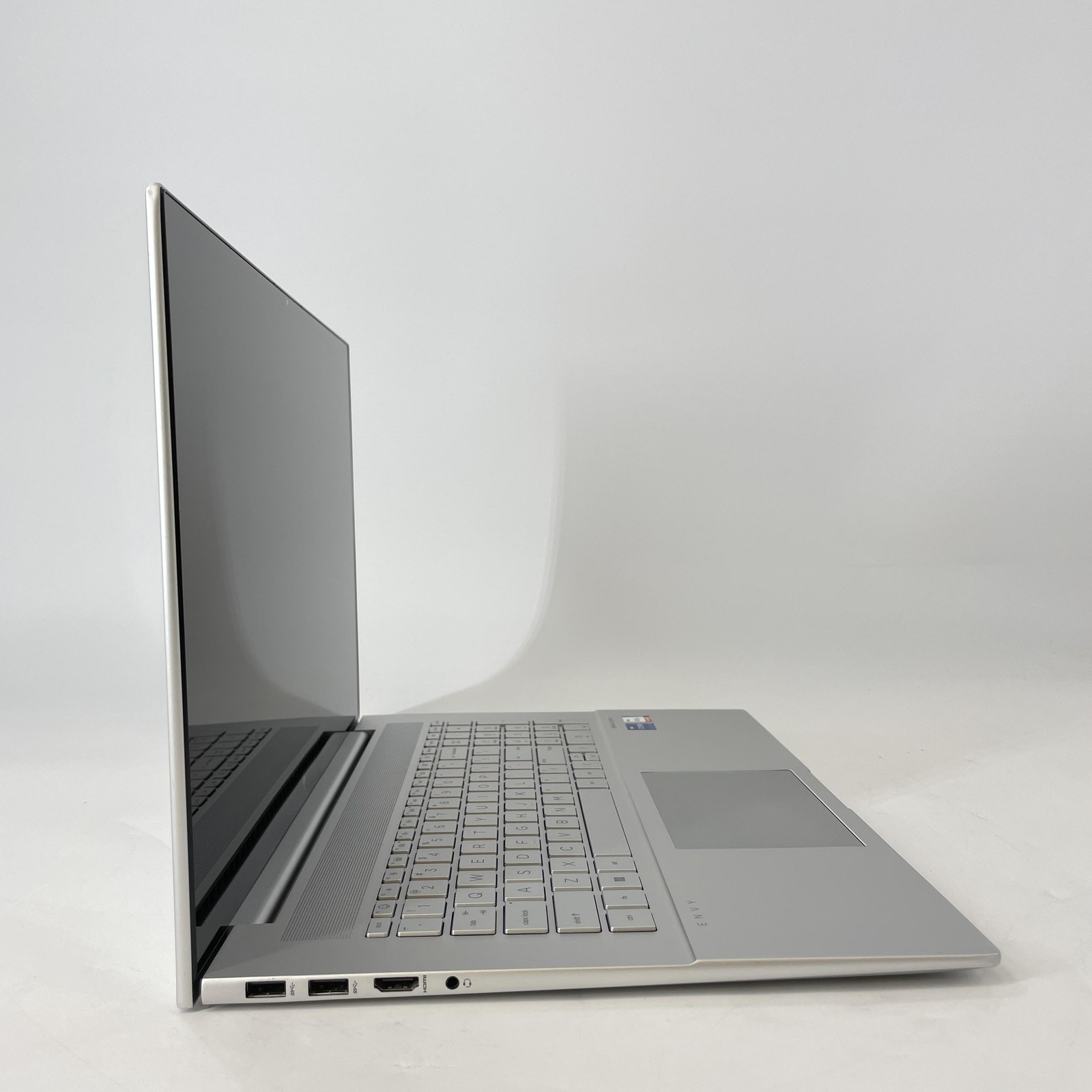 HP Envy 17 Silver FHD TOUCH 2.1 GHz i7-1260P 12GB 512GB SSD Good