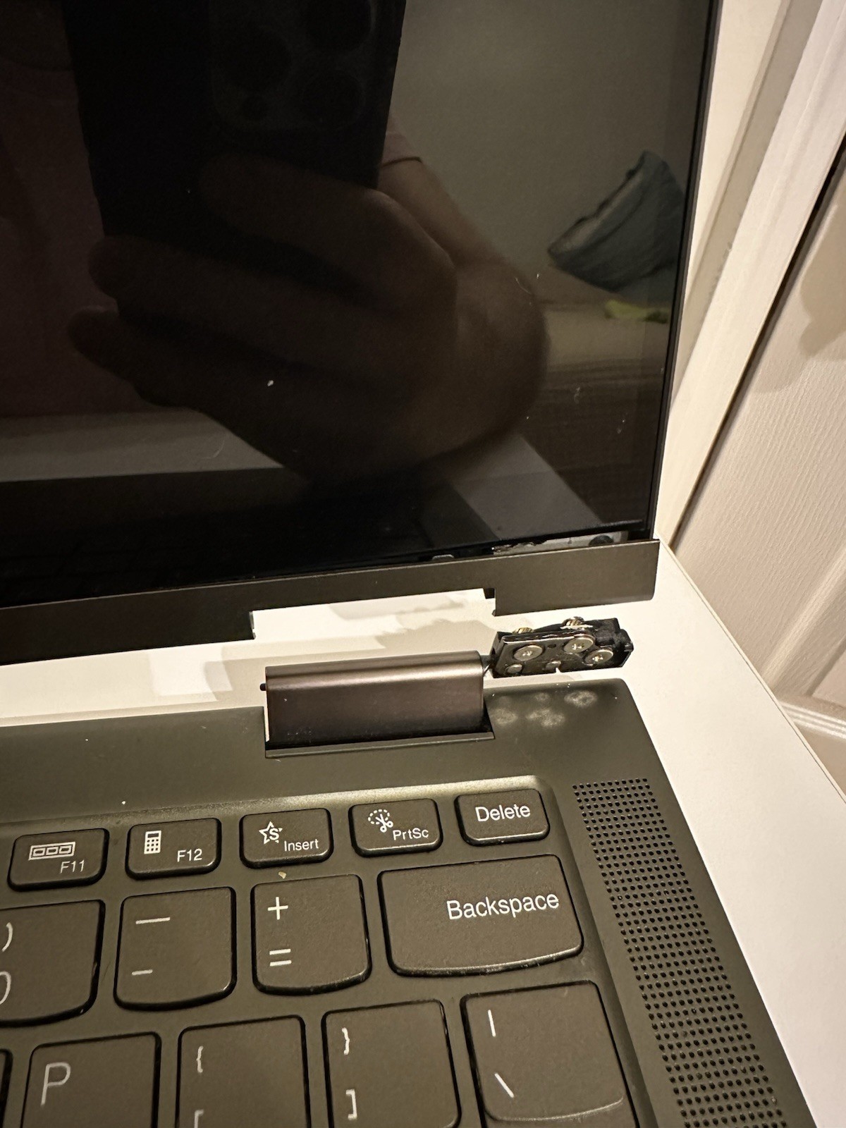 Lenovo Yoga 7 14ITL5 i5-1135G7 12GB RAM 512GB SSD 14” Touch – Hinge Issue