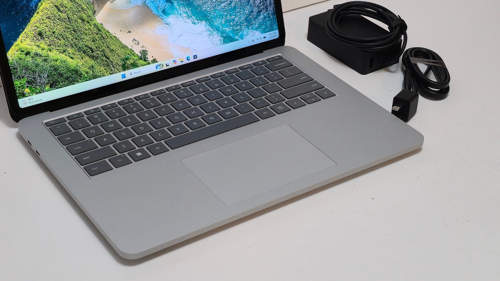 Surface Laptop Studio 1964 Core i7-11370H 32GB RAM 1TB SSD 14.4″ A2000 GPU 4 GB