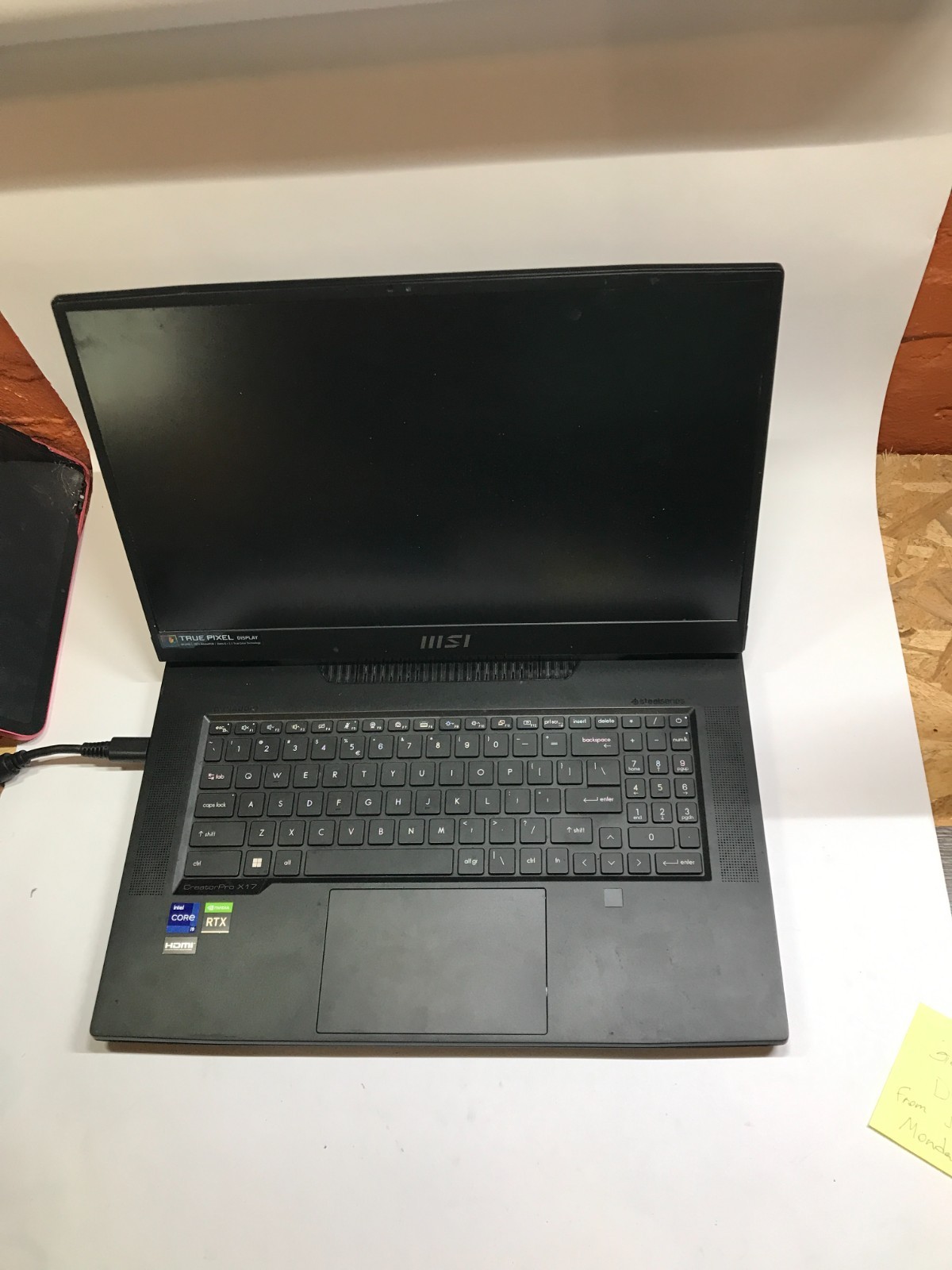 MSI CreatorPro X17 A12UKS-059US 17″ Intel i9-12900HX NO RAM RTX A3000 For Parts