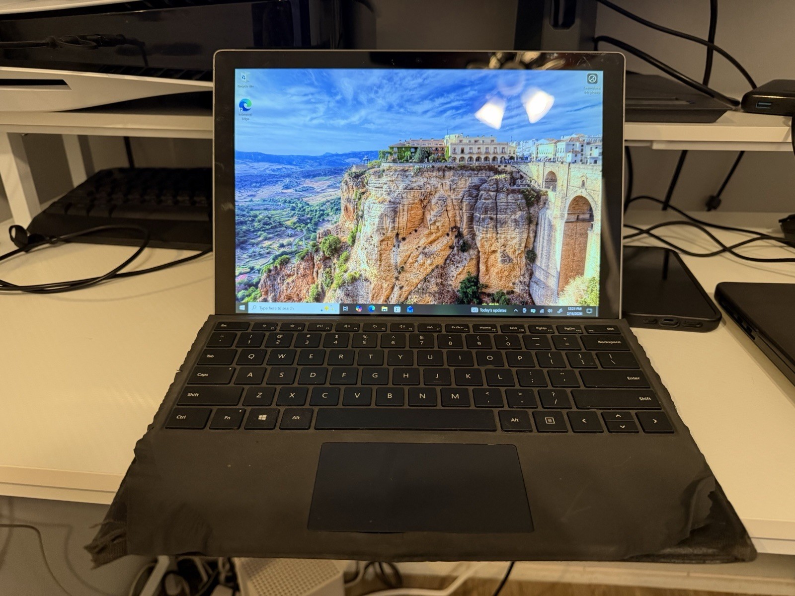 Microsoft Surface Pro 5 1796 12.6″ Intel Core i7-7660U 2.5GHz 8GB RAM 256GB SSD